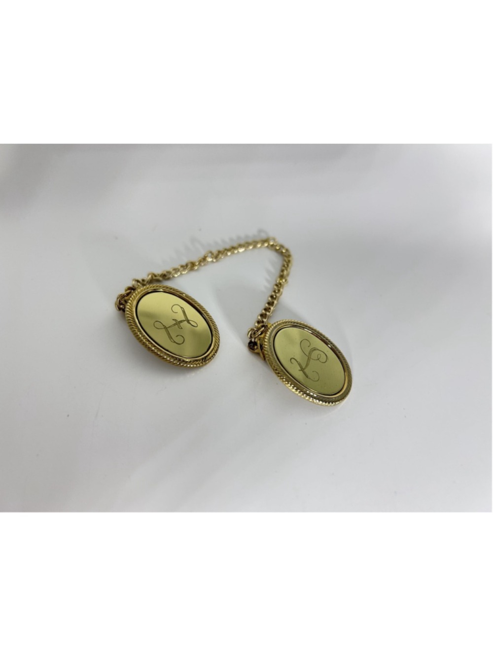 Pin Gold Tone Script Initial Oval Sweater Cardigan Guard Chain Clip Pin Jewelry - Picture 4 of 7